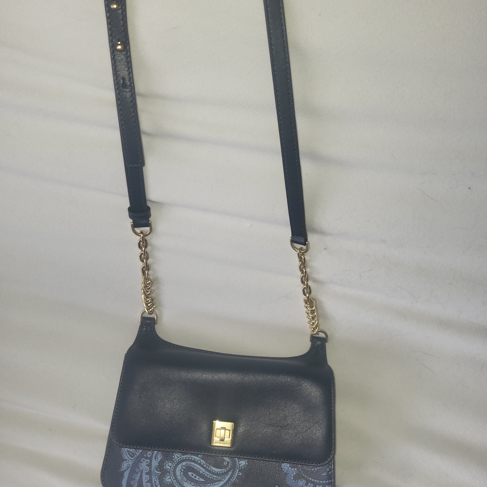 Elegant Blue Crossbody Bag with Gold Chain